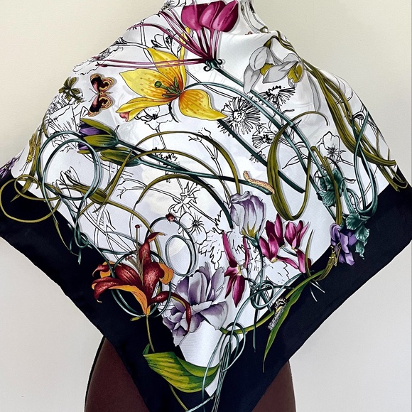 New Gucci Scarf Flora Infinity Print White Silk Scarf Wrap with Gucci Gift Box - Picture 15 of 15